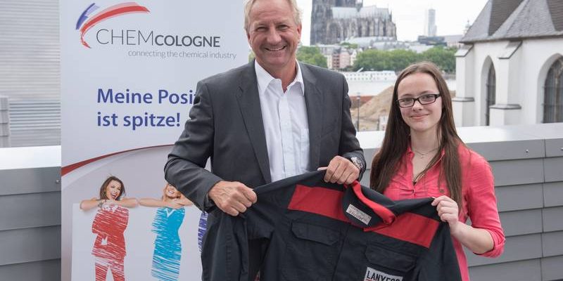 „Meine Position ist spitze“ – Franziska Gießler leitet einen Tag LPT-Produktion von Lanxess