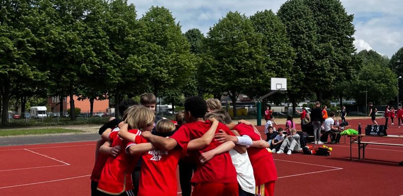 Spannung, Teamgeist und Körbe – Das Jahrgangsstufenturnier im Basketball